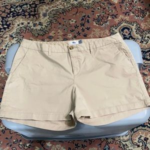 Women’s khaki shorts.